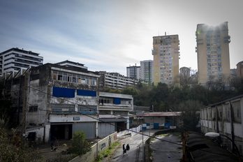 La vaguada de Jolastokieta, con las instalaciones de Zardoya a la izquierda.