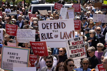 Marcha por el Estado de Derecho protagonizada por abogados de Nueva York en mayo de 2025. 