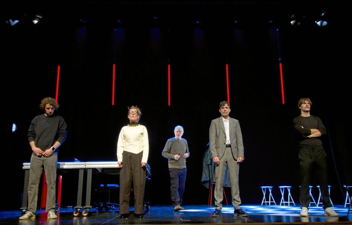 Xake partida baten gisara taularatu dute filmaren bertsioa.