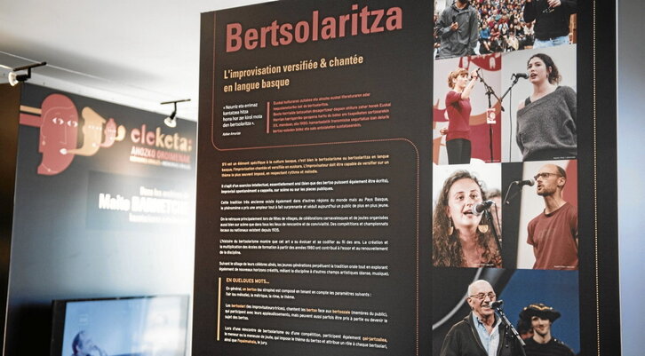Erakusketak bertsolaritzara hurbilketa egiten du.