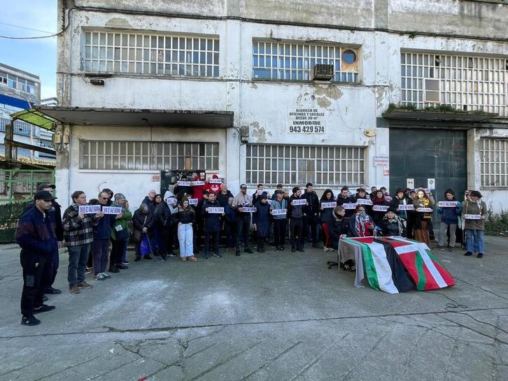 Larunbat honetan etxegabetxea salatzeko egindako agerraldia.