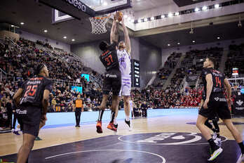 Al Surne Bilbao le ha costado horrores ganar al colista.