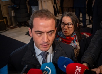 El presidente del BBB, Iñigo Ansola, y la alcaldesa de Getxo, Amaia Agirre, han posado juntos al llegar a la entrega de los premios Sabino Arana.