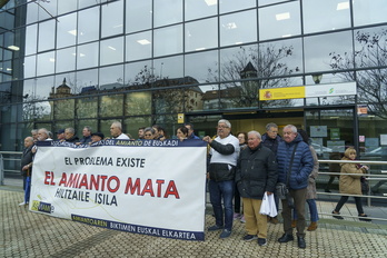 Movilización de Asviamie ante la Seguridad Social en Donostia en 2023.