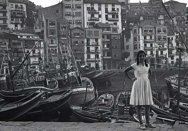 Memoria kolektiboaren bidez, argazkiko neskatoa aurkitu nahi dute.