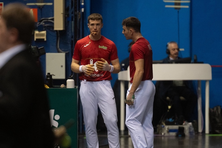 Iñaki Artola eta Ander Imaz, larunbateko partidan alegiarrak kolpea jaso eta gero.