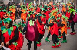 Iazko konpartsen desfile bat.