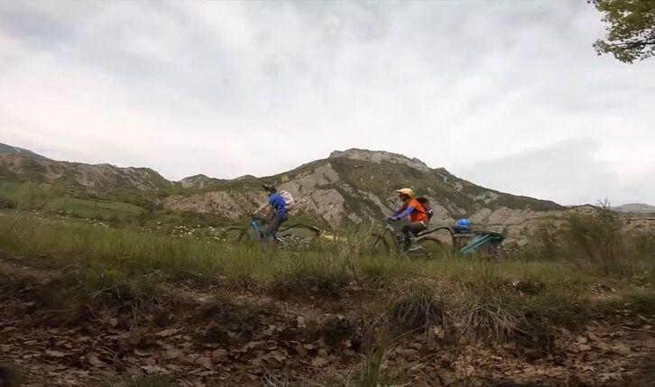 Garraiobide garbien aldeko jarrera hartzen ari dira eskalatzaileak.