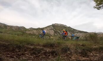 Garraiobide garbien aldeko jarrera hartzen ari dira eskalatzaileak.