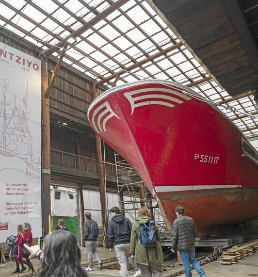 El casco del Ozentziyo ocupa el lugar en el que estaba antes la nao San Juan.