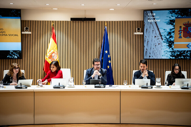 El secretario de Estado de Trabajo, Joaquín Pérez Rey, preside la mesa de diálogo social para la subida del SMI de 2026.