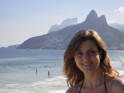 Ana Arnal, Copacabanako hondartzan, Rio de Janeiron, Brasilen.