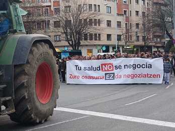 Manifestación del agro navarro por las calles de Iruñea este jueves.