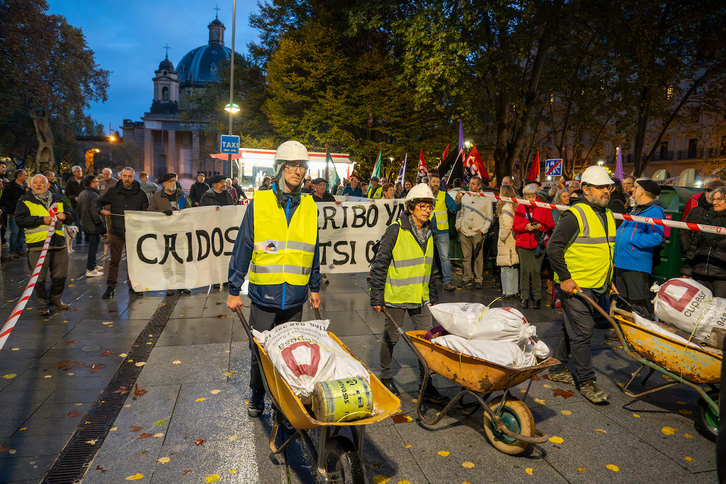 Movilización en Iruñea a favor del derribo de Los Caídos, en noviembre.