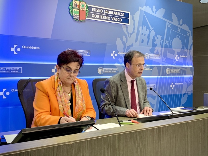 Lore Bilbao junto al consejero Alberto Martínez.