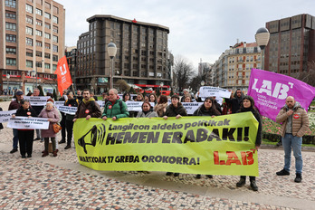 LABek Bilboko Gobernu Ordezkaritzaren aurrean egindako mobilizazioa.