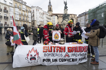 Mercedes-Benezko suhiltzaileen elkarretaratzea.