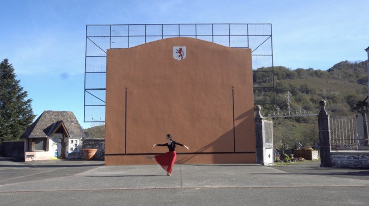 Ikuskizunari lotuta, ikus entzuneko bat doa, Eneko D. Ugartek eta Xabi Francok sinatuta.