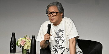 Park Chan-wook «No Other Choice» filmaren aurkezpenean, 2025eko urriaren amaieran, Savannah-ko (Georgia, AEB) SCAD zinema jaialdiaren 28. edizioan.