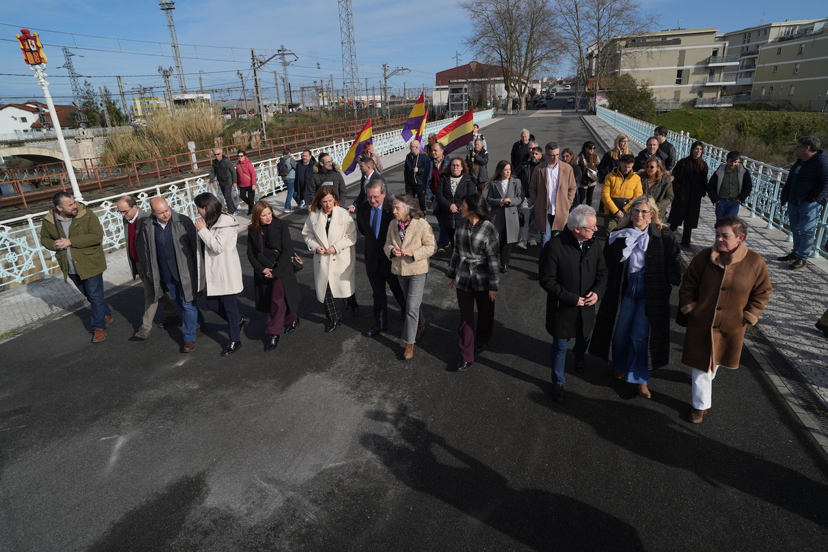 Irungo Etorbidearen Zubia memoria leku izendatu dute, «etxea utzi behar dutenak» gogoan