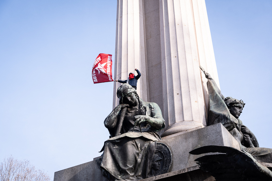 Manifestantes muestran su apoyo al proyecto autogestionado. Manifestantes muestran su apoyo al proyecto autogestionado.