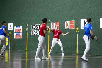 Aurreko koadroetan katramilatuta aritu dira lau pilotariak.