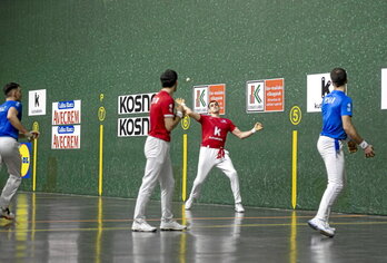 Lau pilotariak aurreko koadroetan katramilatuta aritu dira partidaren gehienean.