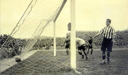 Imagen de un partido de época.