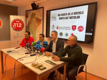 ‘Manta bat motxilan’ kanpaina aurkezteko egindako prentsaurrekoa