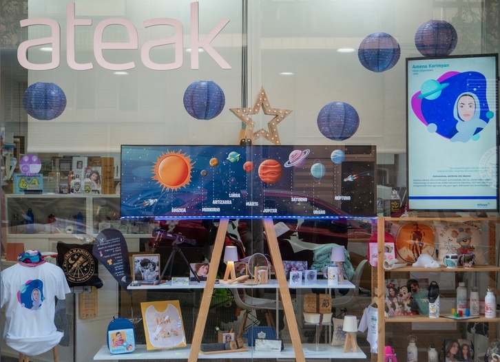 'Otsailaren 11 erakusleihoak' ekimenaren barnean Ateak iaz prestatu zuen proposamena.