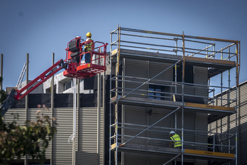 Trabajadores de la obra, en Donostia.