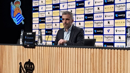 El director deportivo de la Real, Erik Bretos, durante su comparecencia de este martes.