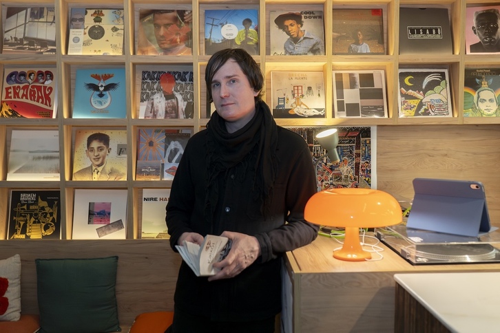 El compositor Rafael Anton Irisarri en LABA elkartea en Iruñea. 