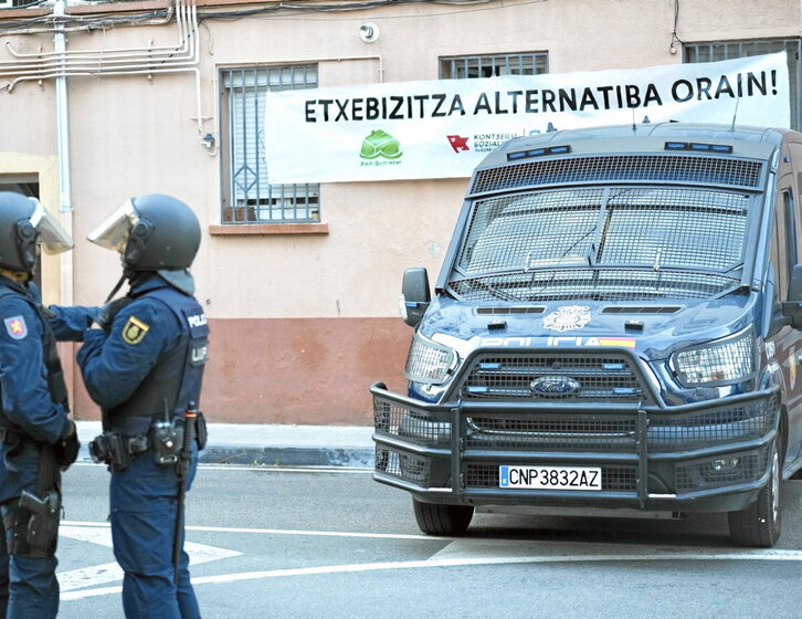 Imagen de archivo de un desahucio en Nafarroa.