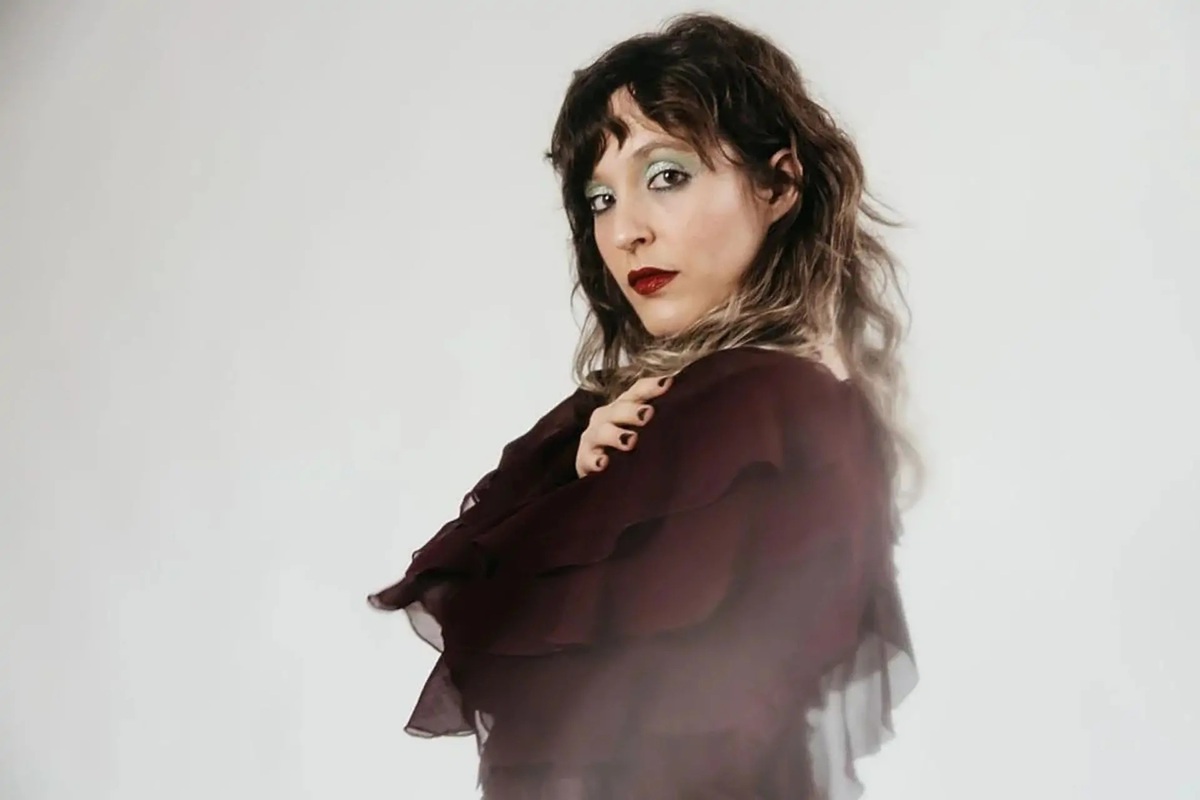 Lide Hernando musikariak gidatzen du Bele egitasmoa.