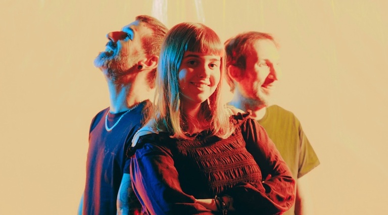 Ilargik bere banda izango du ondoan emanaldi honetan.