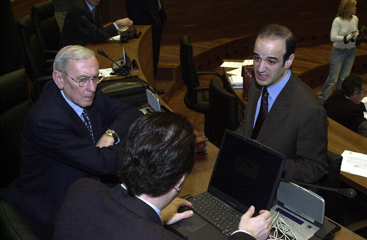 Alfredo Jaime, a la izquierda, junto a compañeros parlamentarios de UPN, como Alberto Catalán.