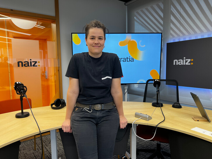 Nagore Etxabe NAIZ Irratiko estudio nagusian