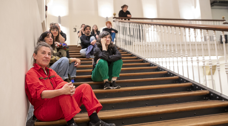 Las escaleras de Tabakalera, convertidas en parte de la naturaleza.