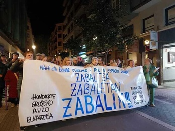 Manifestación de la asociación Zabaltza el pasado diciembre para reclamar un local en el barrio de Gros.