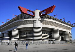 El estadio de San Siro, con sus doce icónicas torres a la vista, es el escenario elegido para celebrar la ceremonia de inauguración que pone hoy en marcha los Juegos Olímpicos de Invierno de Milán-Cortina 2026.