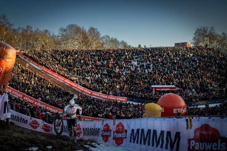 Si Mathieu van der Poel decidiese dejar esta disciplina, el ciclocross y los aficionados tienen las de perder.