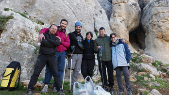 La expedición vasca en la cima del Jabal Umm al Dami.