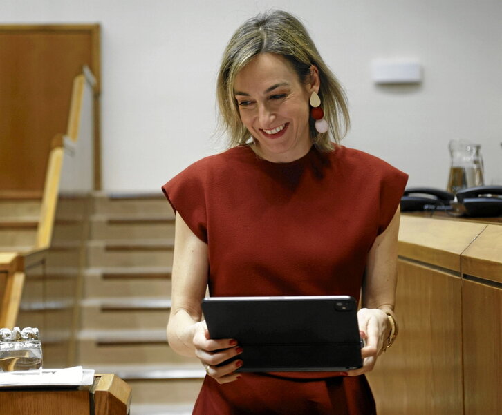 La consejera María Ubarretxena no explicó cómo se han hecho las contrataciones.