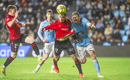 Budimir se adelanta a su marcador para rematar el centro de Moro y anotar el 0-1.