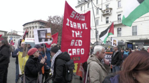 Manifestantes se reúnen en Milán para protestar contra los Juegos Olímpicos de Invierno