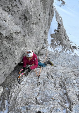Fay Manners, sokaburu, «Elles aussi» bideko luze batean.