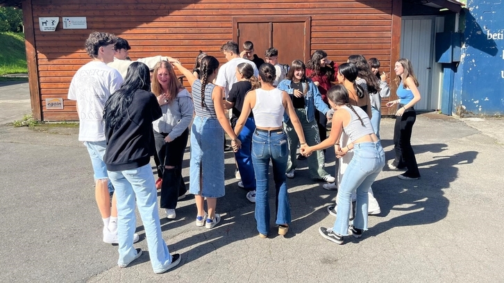 Zirimola ikastolen aisialdi taldeak eskaintza «zabalagoa eta bidezkoagoa» aurkeztu du uda honetarako.