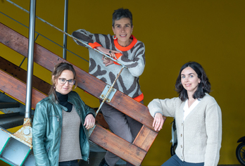 Ezker eskuin, Alaitz Rekondo Garin, Olatz Arbelaitz Gallego eta Nerea Casado zientzialariak.