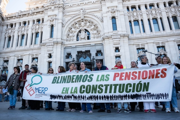 Concentración para la protección de las pensiones, frente al Palacio de Cibeles de Madrid.